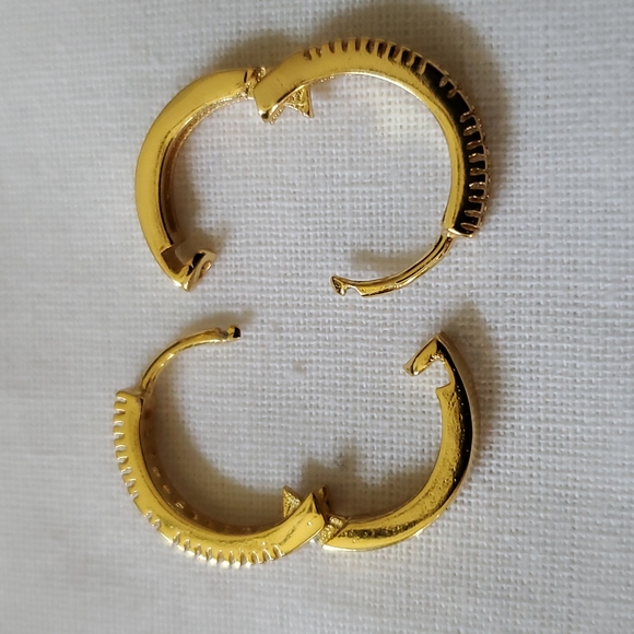 Ear rings with interchangeable pieces - Picture 9 of 11